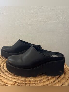 DL1990 Black Platform Mules